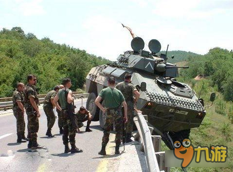 坦克连：《为啥那么囧》第四期 别以为你是坦克就敢乱停