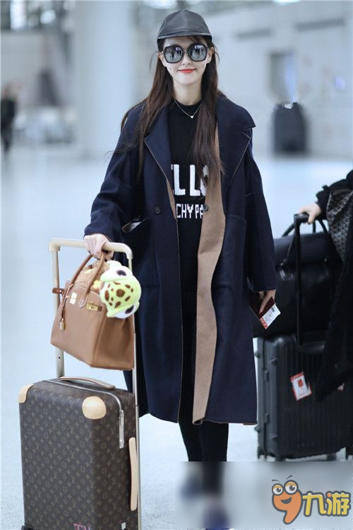 【最热娱乐】女星一周机场LOOK 大衣仍是冬日