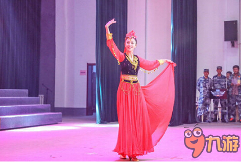 【最新】《真正男子汉2》佟丽娅跳新疆舞 递纸巾安慰战友超治愈（娱乐HOT）