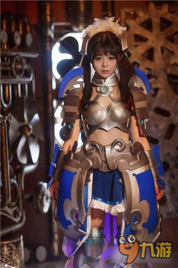 知名人气Coser现身战斗吧蘑菇君官方静态电影