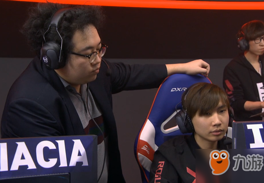 《LOL》德玛西亚杯冬季赛为什么蛇蛇是MVP 蛇蛇亮点解说