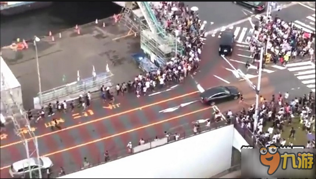 宝可梦GO乘龙出现 东京街头警察出动维持秩序