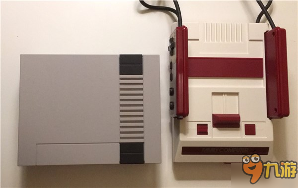 任天堂迷你FC粉丝放出两版对比图 NES机手柄有点大了！
