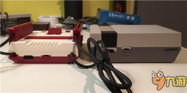 任天堂迷你FC粉丝放出两版对比图 NES机手柄有点大了！