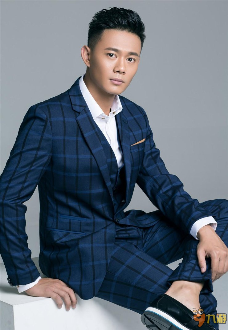 于恒西装写真显男士刚毅冷峻风采