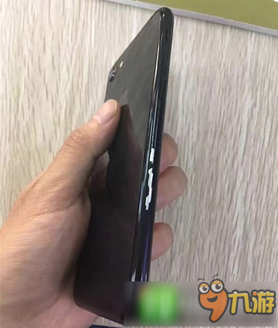 亮黑iPhone7：当初抢购像条狗 掉漆又要嫌人丑