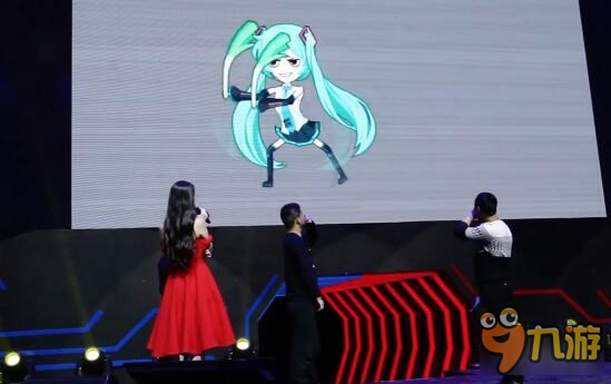 QQJOY厘米秀初音未来形象现场甩大葱