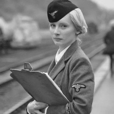 二战时期女军装图片