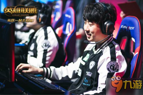 LOL2017LPL2月17日直播网址 A组榜首争夺战将启