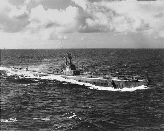 射水鱼号官兵没有想到的是,日舰并没有采取攻击行动,而是高速与潜艇