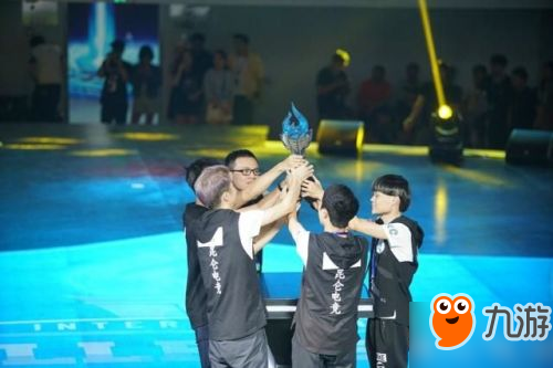 LOL高校S賽中國(guó)隊(duì)全勝奪冠 “小Faker”無(wú)力回天