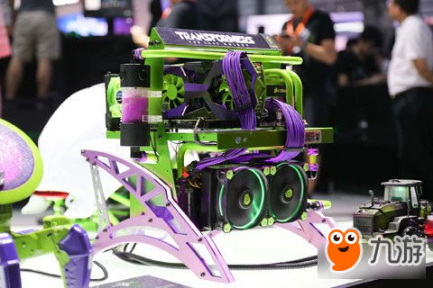 脑洞炸裂手工逆天 NVIDIA展台的MOD机箱成功吸引了玩家注意