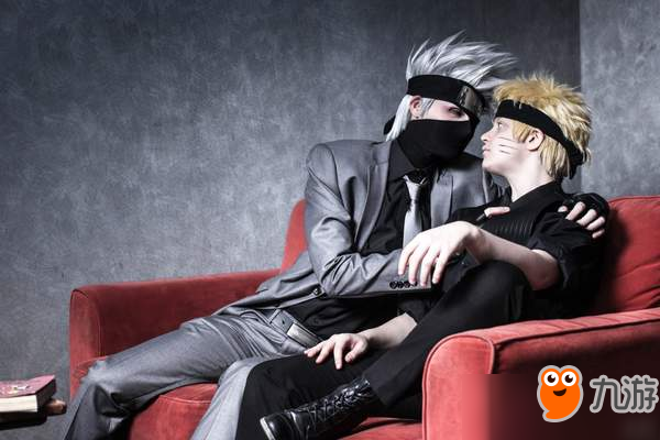 小哥COS《火影忍者》西服版卡卡西 还原逼真，造型帅炸