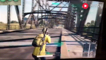 《绝地求生》“火影”新外挂:召唤载具瞬间砸死敌人 《绝地求生》“火影”新外挂:召唤载具瞬间砸死敌人