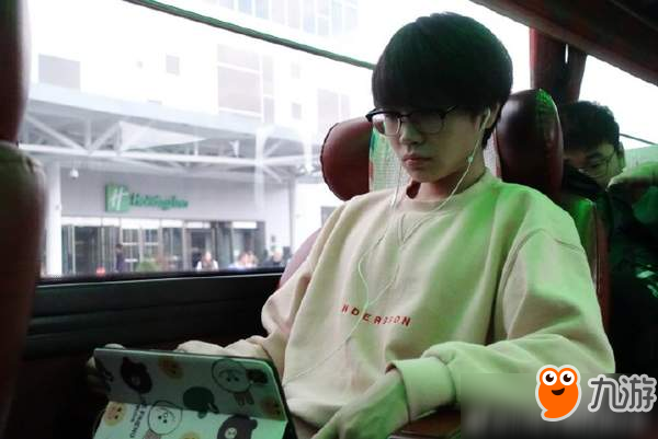 备战LOL S8决赛！IG战队全员已提前抵达仁川赛场