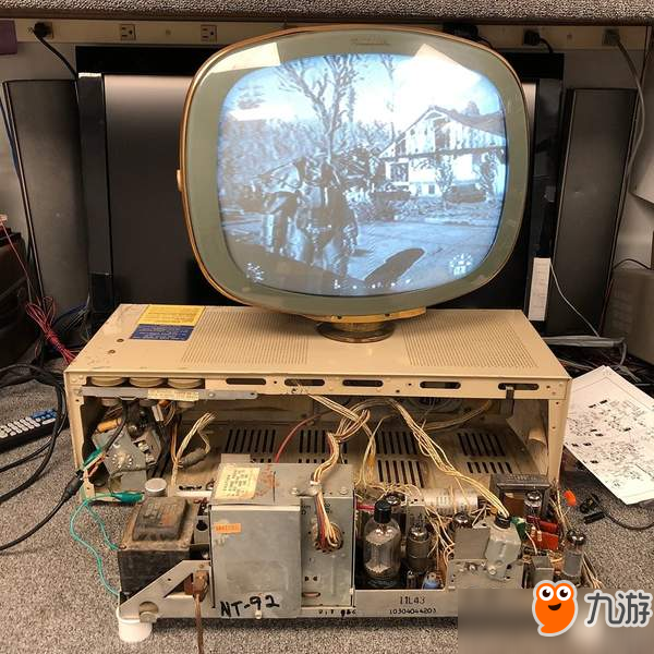 1959年古董電視玩《輻射4》 廢土氣息充滿屏幕