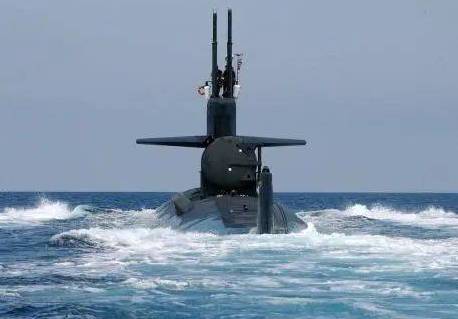 《装甲前线》核潜艇潜入海中能在水下待多久？